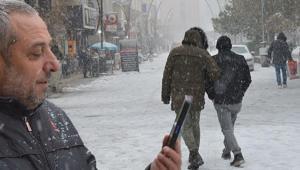 Kar aniden bastırdı 140 yerleşim yerinin yolu kapandı