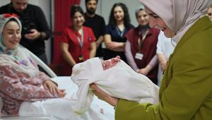 Bakan Mahinur Özdemir Göktaştan yeni yılın ilk bebeklerine ziyaret