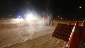 Karsta şiddetli kar Bazı yollar araç trafiğine kapatıldı