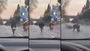 Yeşil ışık yandı, şov yapmak isterken yere savruldu Üsküdar’da tehlikeli motosiklet gösterisi kamerada