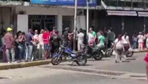 ABD saldırıları sonrası sokaklarda panik Venezuelalılar marketlere akın ediyor