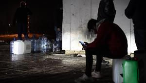 Ankaralıların su çilesi sürüyor Çeşmelerde gece mesaisi