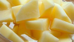 Soyulmuş patates nasıl saklanır İki damla ekleyin, saatlerce beyaz tutuyor