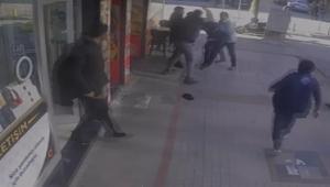 Oyuncak silahla kuyumcu soymaya çalıştılar Esnaf yardıma koştu