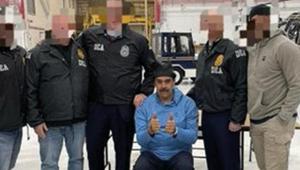 Kapüşonlu mavi ‘sweatshirt’e hücum