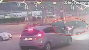 Bu kavşak tehlike saçıyor Antakya’da çarpışma anı kamerada