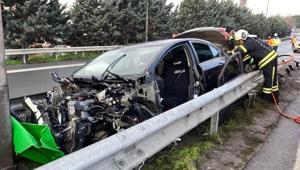 TEMde korkunç kaza Tam 8 metre boyunca bariyerleri parçaladıktan sonra durdu