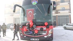 Cumhurbaşkanı Erdoğan, Yüksekovaspor Kadın Futbol Takımı’na otobüs hediye etti