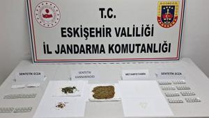 Eskişehir’de eş zamanlı uyuşturucu operasyonu: 101 gram madde ve 137 hap ele geçirildi