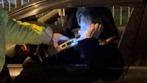 ‘Eşim gelmeden araçtan inmem’ diyen kadın ekipleri bile şoke etti