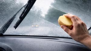 Ne silecek ne bez... Arabanın camına sürün, buğu çilesini bitiriyor