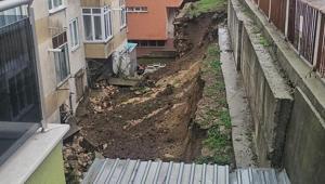 Edirnede sağanak; istinat duvarı yıkıldı