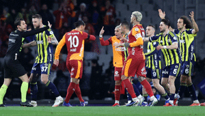 Galatasaray - Fenerbahçe maçında tartışma yaratan kararları eski hakem değerlendirdi 2. sarıdan kırmızı kart