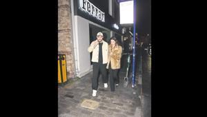 Kol kola görüntülendiler