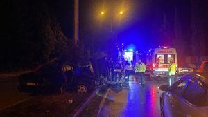 Adanada feci kaza Araç ikiye bölündü