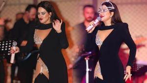 Kim der 71 yaşında Nükhet Duru sahne tarzıyla olay oldu