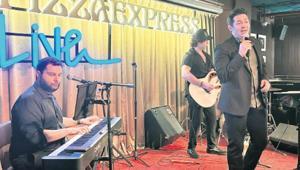 Dubai’de müzikseverlerle buluştu