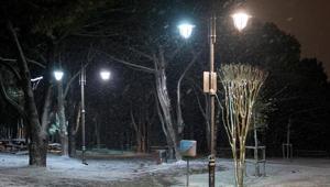 İstanbul’da beklenen kar yağışı gece saatlerinde etkisini gösterdi