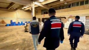 İzmirde 1 ton 625 kilo uyuşturucu ham maddesi ele geçirildi: 2 gözaltı