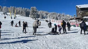 Uludağda, tatilciler pistlere akın etti