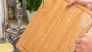 Bulaşık makinesi hatasına düşmeyin İşte kesme tahtaları temizlemenin en doğru yolu