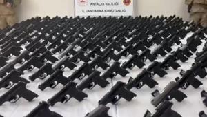Antalyada 393 ruhsatsız tabanca ele geçirildi: 2 gözaltı