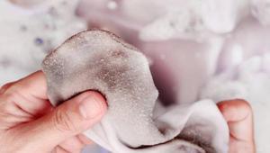 Altı grileşen çorapları tertemiz yapan yöntemler Yeni alınmış gibi beyazlıyor