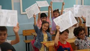 16 Ocak okullar yarım gün mü, tam gün mü 16 Ocak 2026 karneler saat kaçta verilecek, ders işlenecek mi