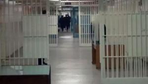 İzmir’de cezaevinde hükümlü infaz ve koruma memurlarına saldırdı 2 yaralı