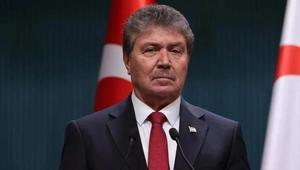 KKTC Başbakanı Üstelden Rum bakana tepki: Türkiye garantördür, işgalci değil