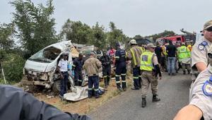 Güney Afrikada okul servisi ile kamyon çarpıştı Çok sayıda öğrenci hayatını kaybetti