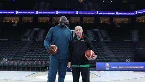 Cumhurbaşkanı Erdoğan, eski NBA oyuncusu Shaquille ONeal ile basketbol oynadı