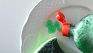 Sadece bulaşıkları değil tüm lekeleri temizliyor Bir şişesi her yere yetiyor