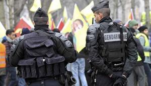 Avrupada sokaklar savaş alanına döndü Zürihten Parise terör örgütü YPG/SDG yandaşlarına polisten sert müdahale