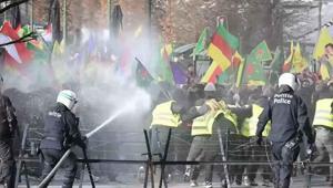 Avrupada sokaklar savaş alanına döndü Zürihten Parise terör örgütü YPG/SDG yandaşlarına polisten sert müdahale