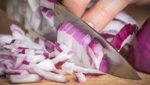 Bir damla gözyaşı bile dökmeyeceksiniz Soğan doğramanın en kolay yolu