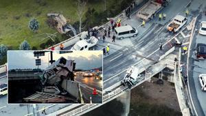 Uçan yolda can pazarı Metrelerce yükseklikte asılı kalan araçtan demir penselerle kurtarıldılar