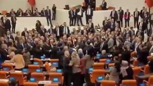 Mecliste kavga Milletvekilleri birbirine girdi