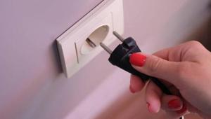 Elektrik ustaları tek tek sıraladı Evden çıkarken fişte bırakılmaması gereken 6 cihaz