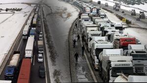 TAG otoyolunda kilometrelerce araç kuyruğu