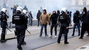 Terör örgütü YPG/SDG yandaşları Avrupayı felç etti Sivillere saldırıp büyük kentleri esir aldılar