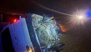 Servis minibüsü uçuruma yuvarlandı Çok sayıda yaralı var