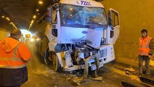TEM’de tünel içinde zincirleme kaza Tanker ve TIRlar birbirine girdi