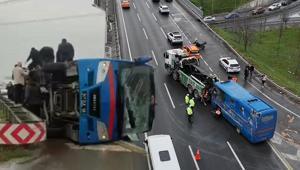 İstanbulda cezaevi nakil aracı devrildi Yaralılar var