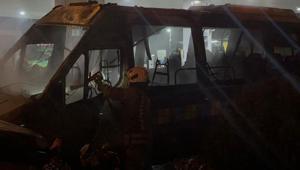 Kağıthane’de dehşet anları Akaryakıt istasyonunda 2 minibüs alev alev yandı