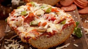 Kahvaltıda sofranın yıldızı: Ekmek pizza tarifi Dakikalar içinde hazır