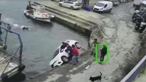 Sarıyer’de nefes kesen anlar Otomobil denize uçtu, tekneden atlayıp yüzerek kurtarmaya gitti