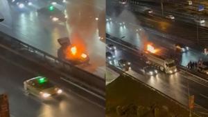 Haliç Köprüsünde yanan otomobil yoldan geçen su tankeriyle söndürüldü