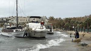 Bodrum’da fırtına Tekneler karaya oturdu, feribot seferi iptal edildi