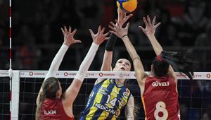 Voleybolda derbi maçta Fenerbahçe, Galatasarayı set vermeden geçti